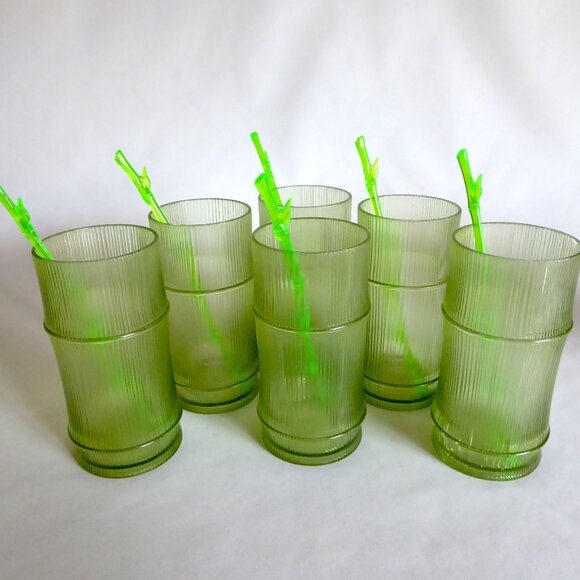 BAMBOO SHAPED GREEN PLASTIC DRINK COCKTAIL GLASS TUMBLER SET + STIRRERS (NEW) - Picture 1 of 11